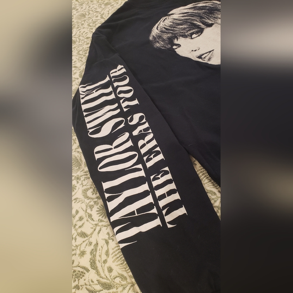 Taylor Swift The Eras Tour Long Sleeve Tshirt Bag Bracelet Bundle Size Small - Picture 6 of 8